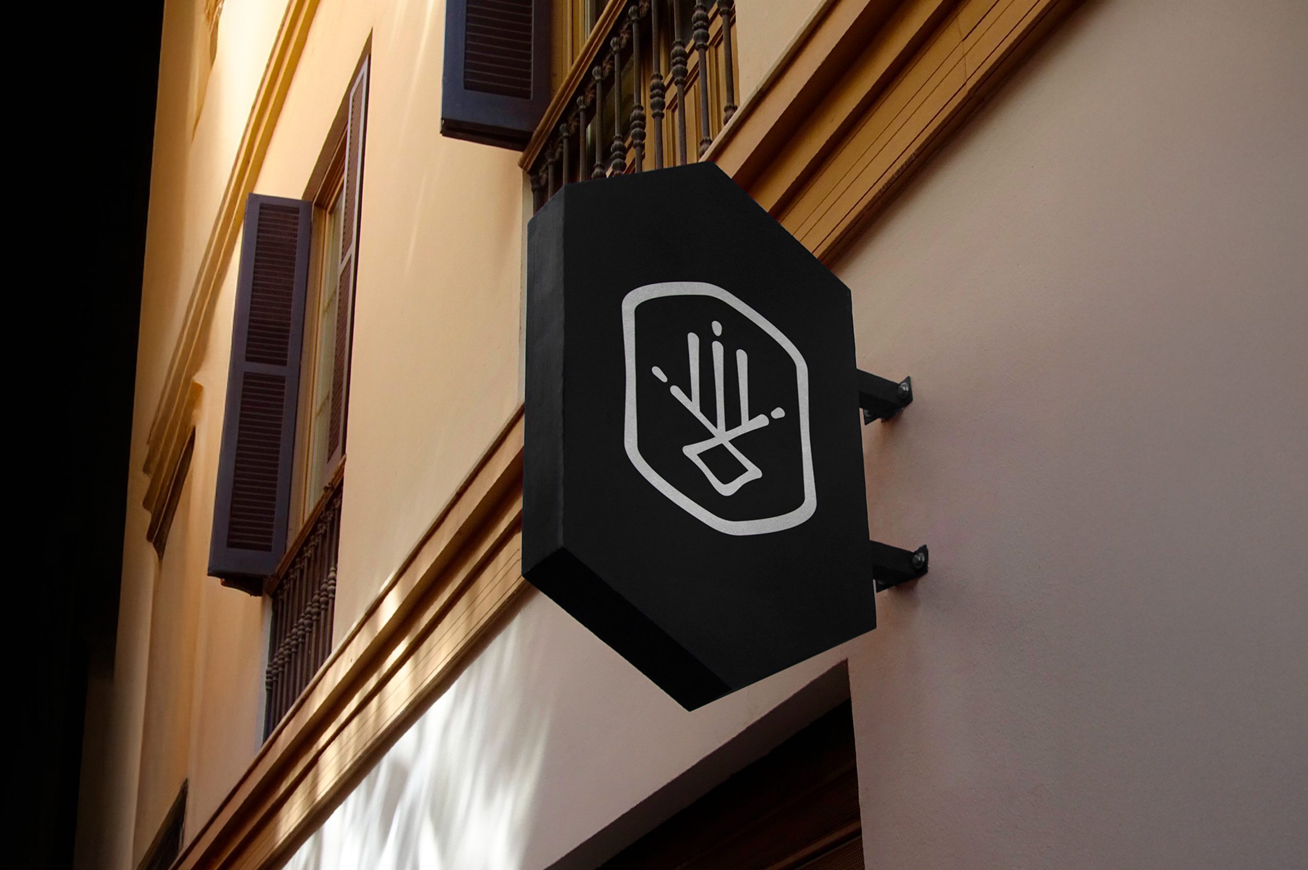 Logofolio-Tayla-Logo-2